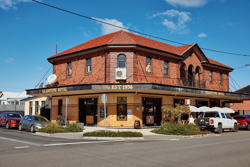the gladdy pub stockton newcastle nsw