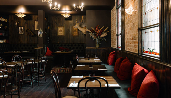 henrys parlour the grand hotel newcastle nsw
