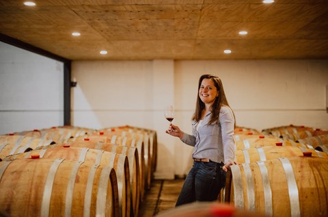 xanthe hatcher chief winemaker at the hunter valleys agnew wines